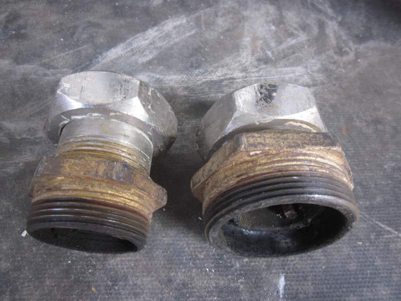 The cleaned up pipe fittings