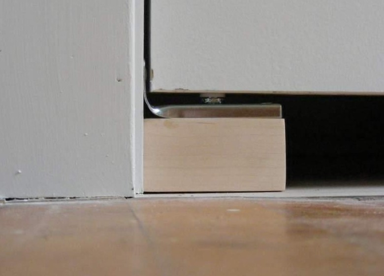 Block of Maple Under Closet Door Hinge Bracket