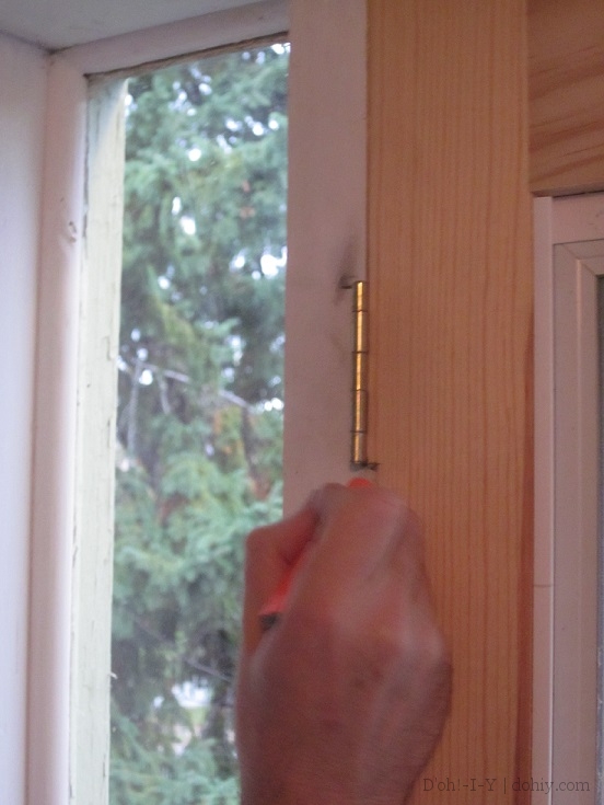 marking hinge on frame and door